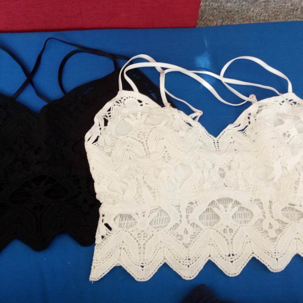 2 crotchet lace bralettes. Lined sz small